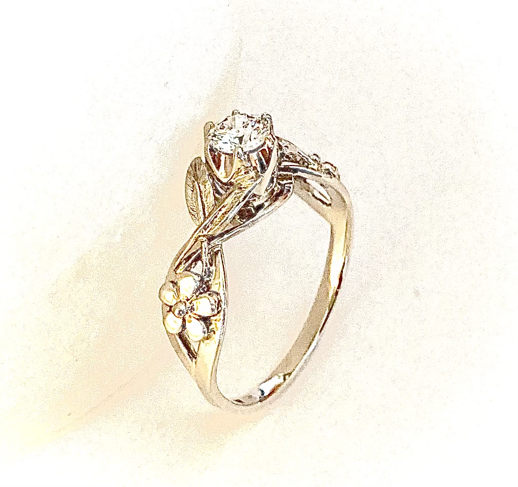 Prsteň s diamantom.Originál.Zakázková výroba.