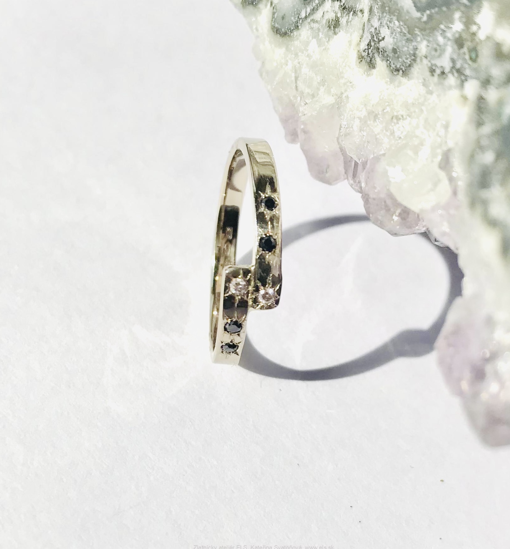 Prsten s čiernym lab grow diamantom..