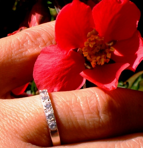 Prsteň s diamantom na mieru.