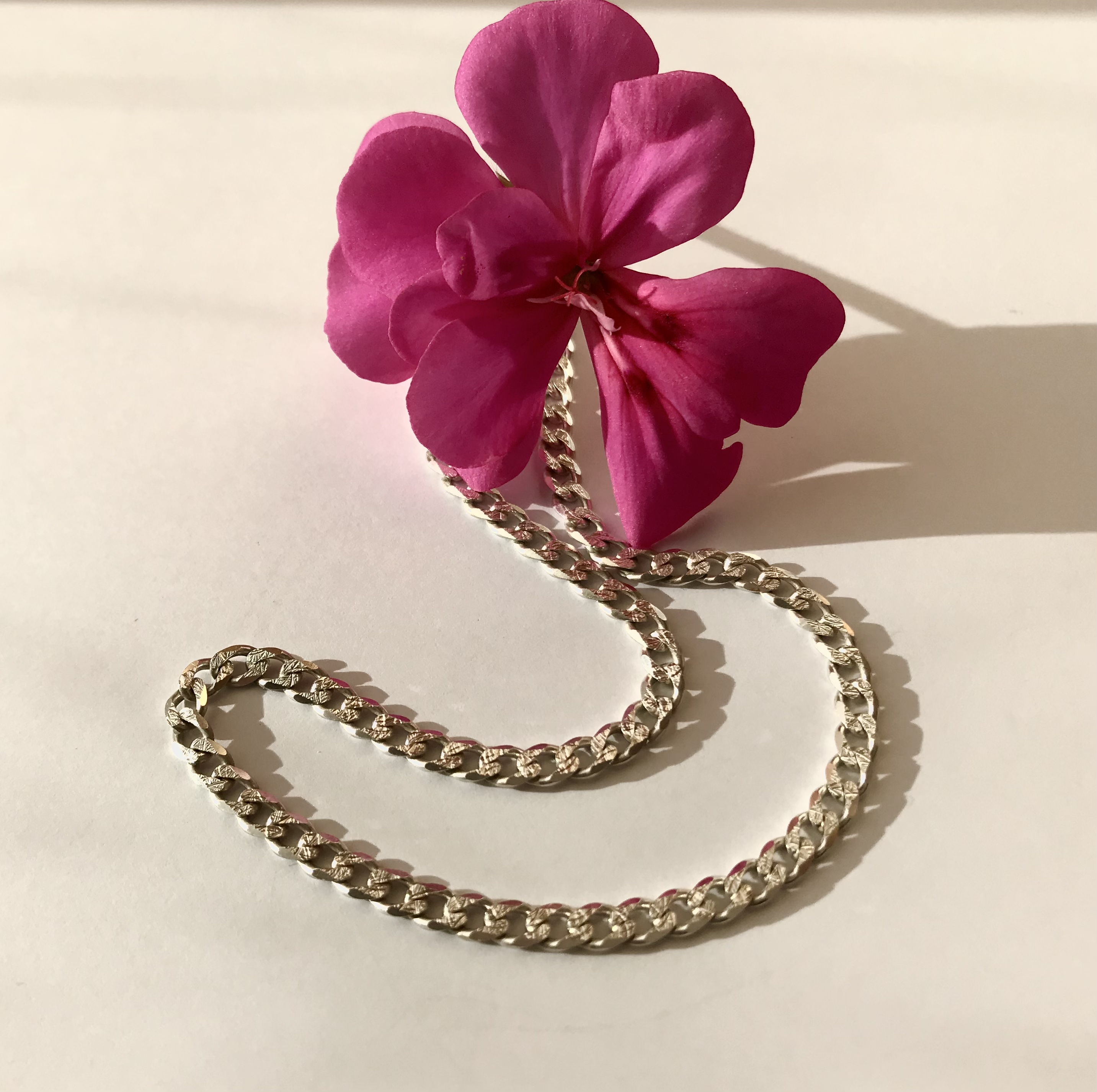 Pánský náramok.Gravírovaný strieborný pancier.