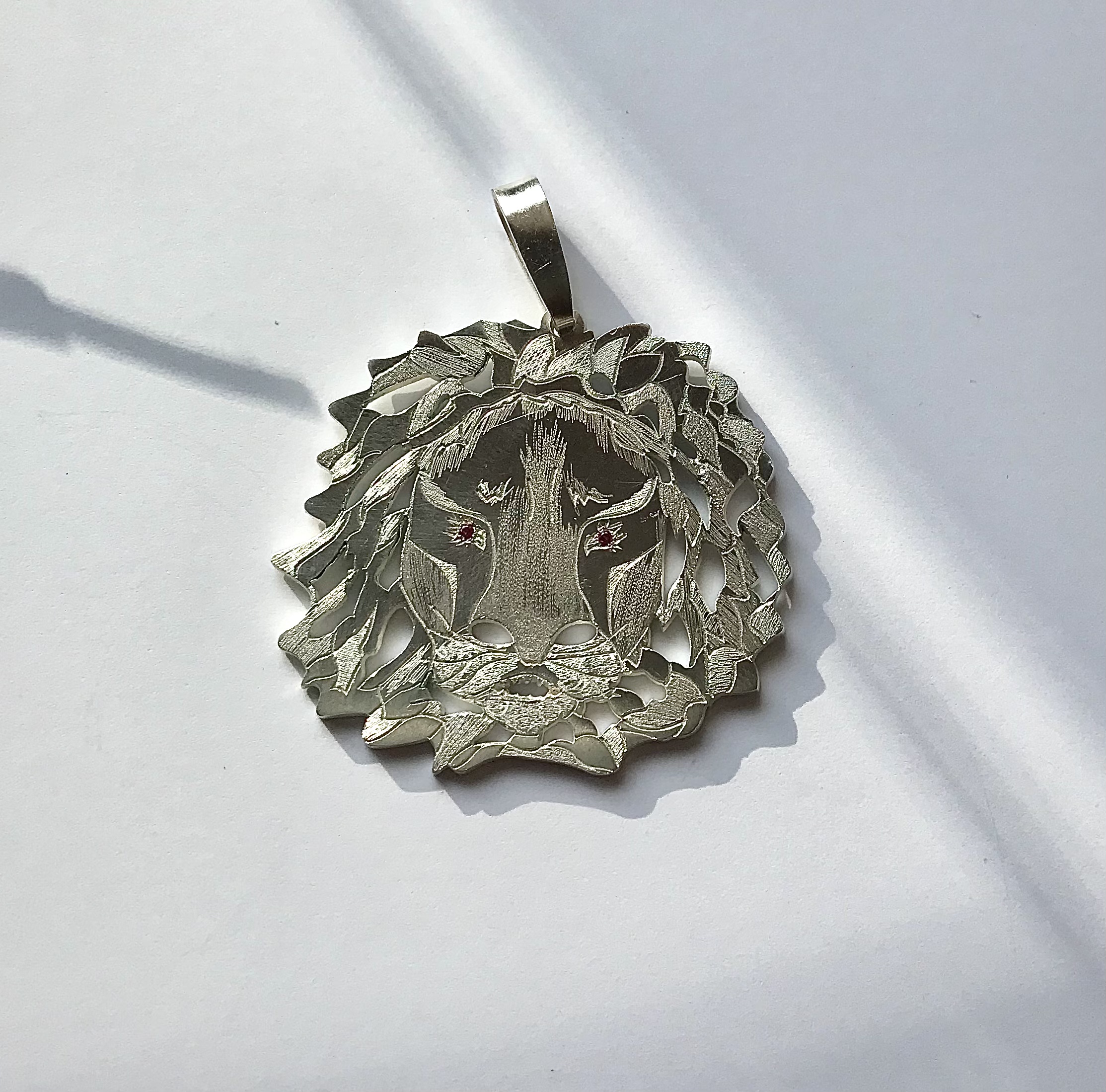 Lev, pánský prívesok.Originálny šperk zo Slovenska.